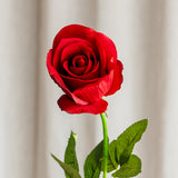 Langstilket "Real Touch" Rose – Rød